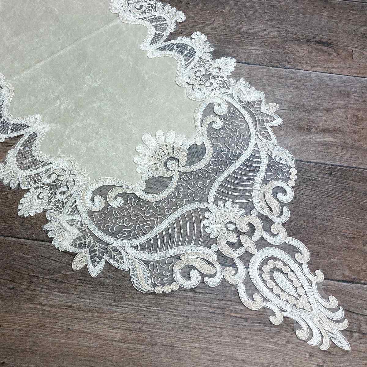 Runner in velluto con tulle ricamato 45 x 120 cm - R104