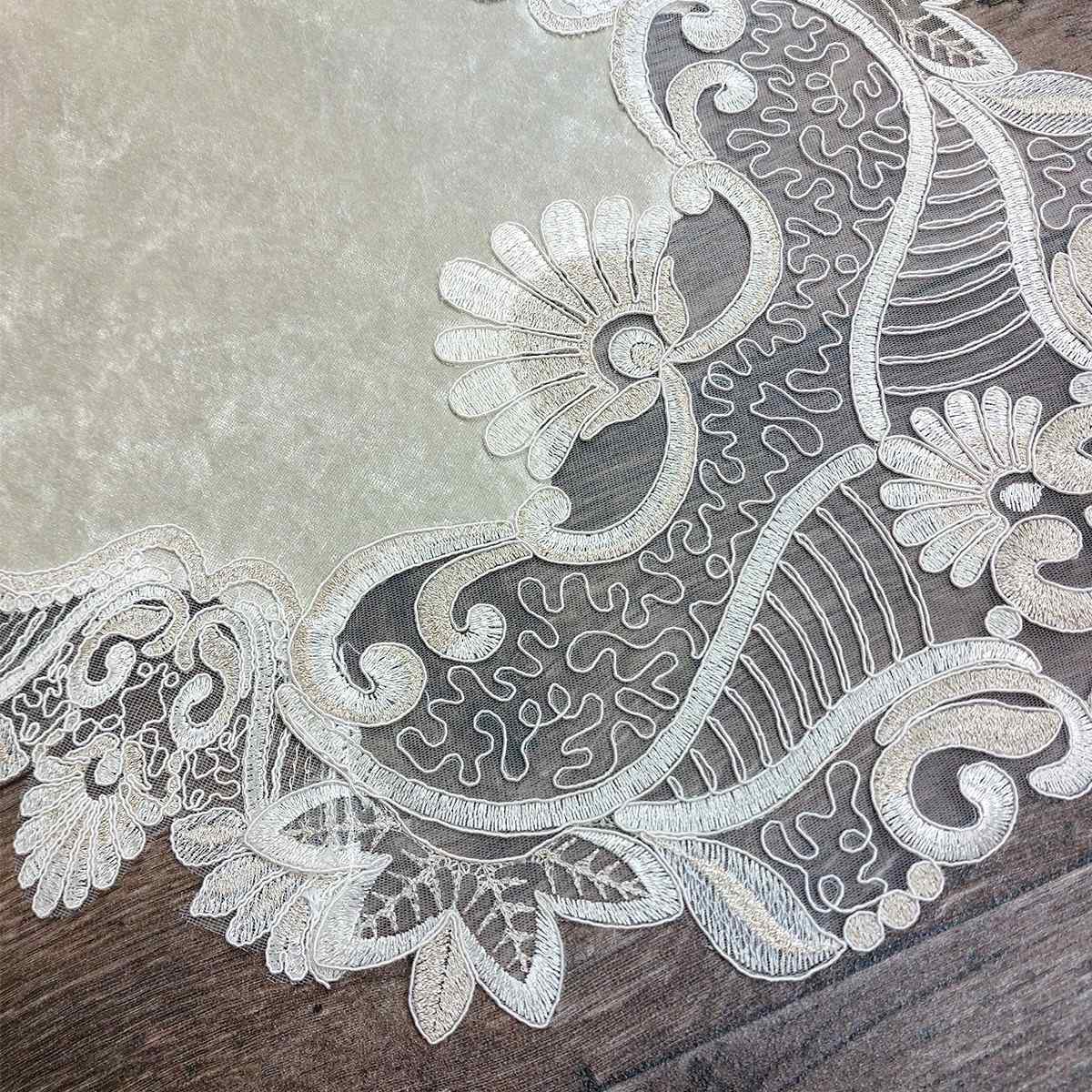 Runner in velluto con tulle ricamato 45 x 120 cm - R104