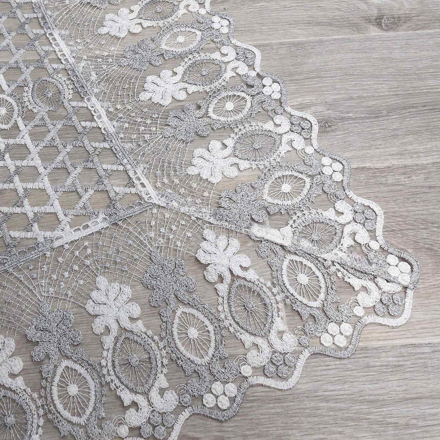 Copritavola in tulle ricamato - Newyork (Grigio/Bianco)