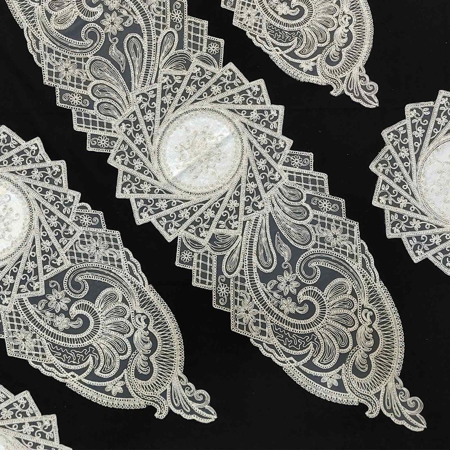 Set centrini 5 pezzi in tulle ricamato - Istanbul