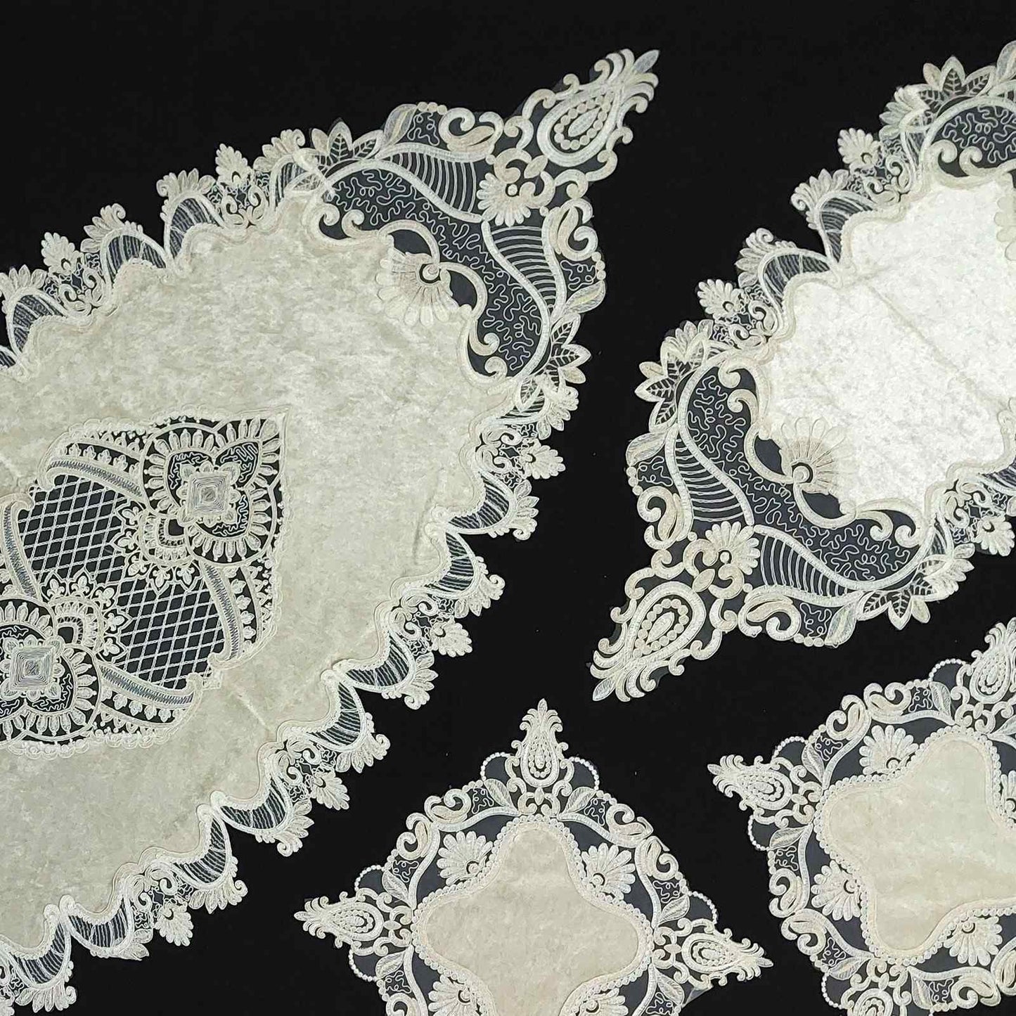 Set centrini 5 pezzi in velluto con tulle ricamato - Turin